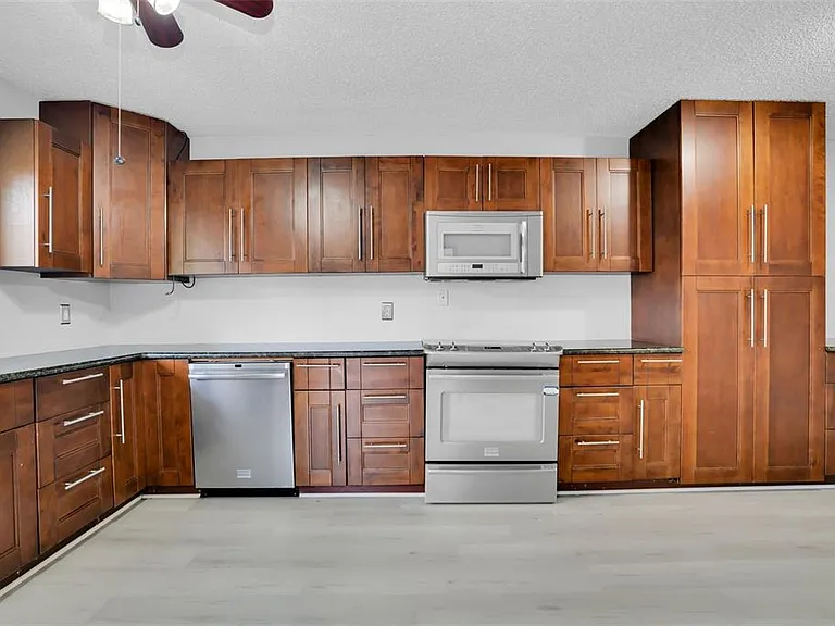 15217 W Pond Woods Dr — Photo 11