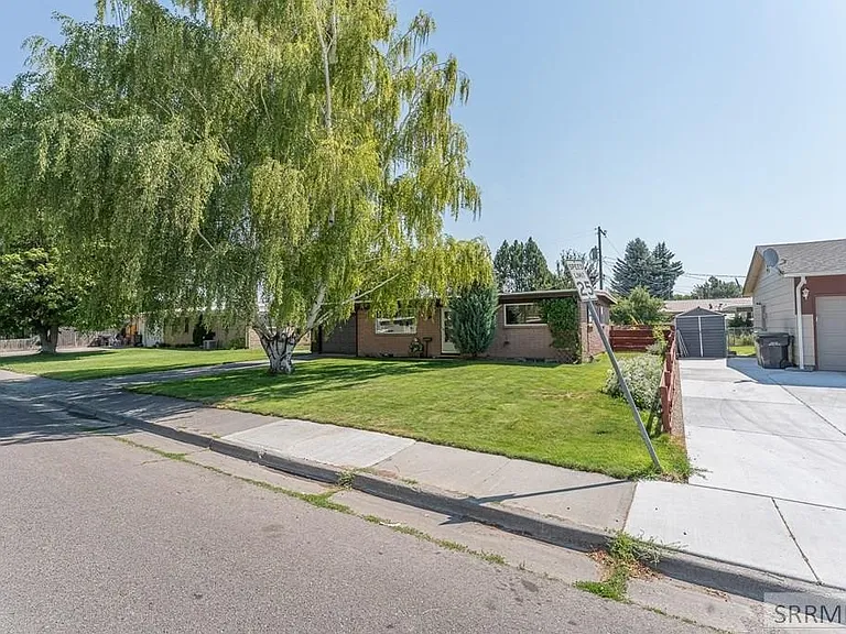 328 Melrose Dr — Photo 5