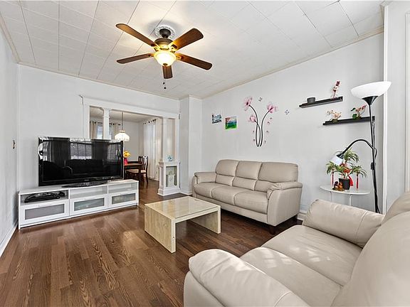 3rd image of 39 Reynolds St
