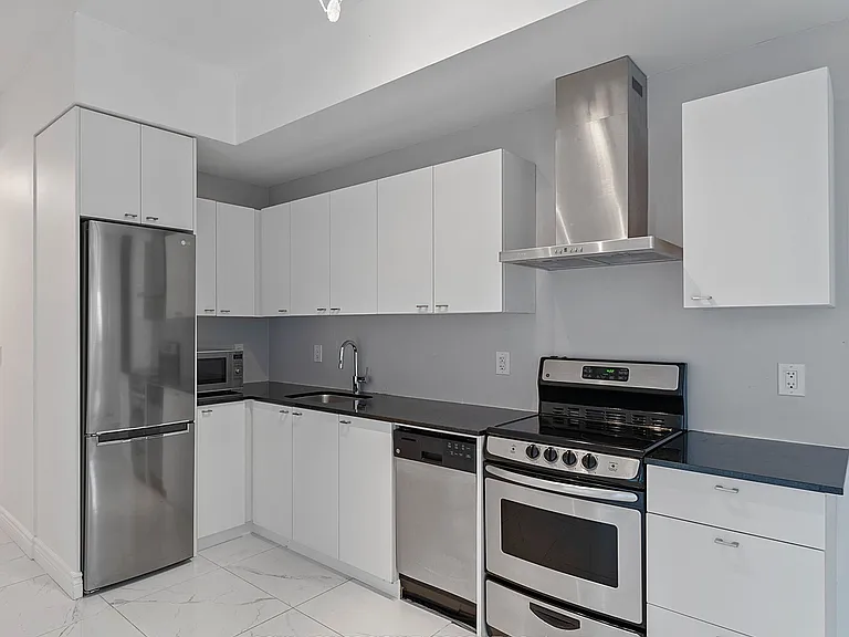 51 E Liberty St #517 — Photo 7