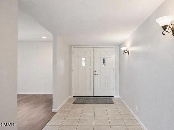 3rd image of 2064 E KENWOOD Circle