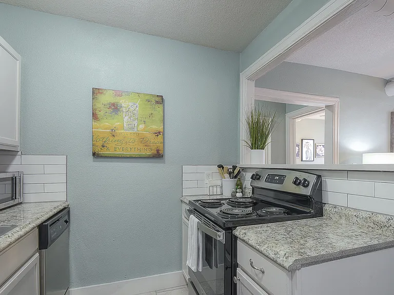 722 W 37th St #3 — Photo 8