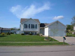 113 Weald Bridge Rd, Cottage Grove, WI 53527