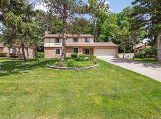 38140 Lancaster Dr, Farmington Hills, MI 48331