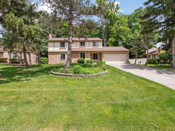 38140 Lancaster Dr, Farmington Hills, MI 48331