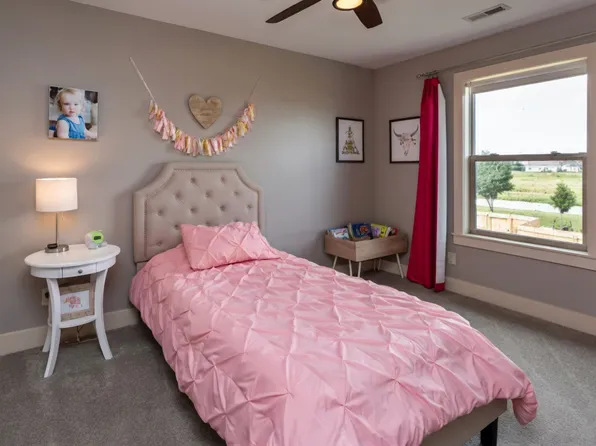 239 S 87th St, West Des Moines, IA 50266