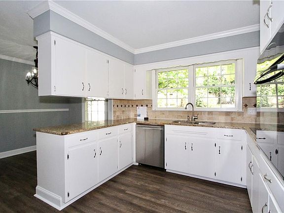5th image of 3810 Brookwood Dr