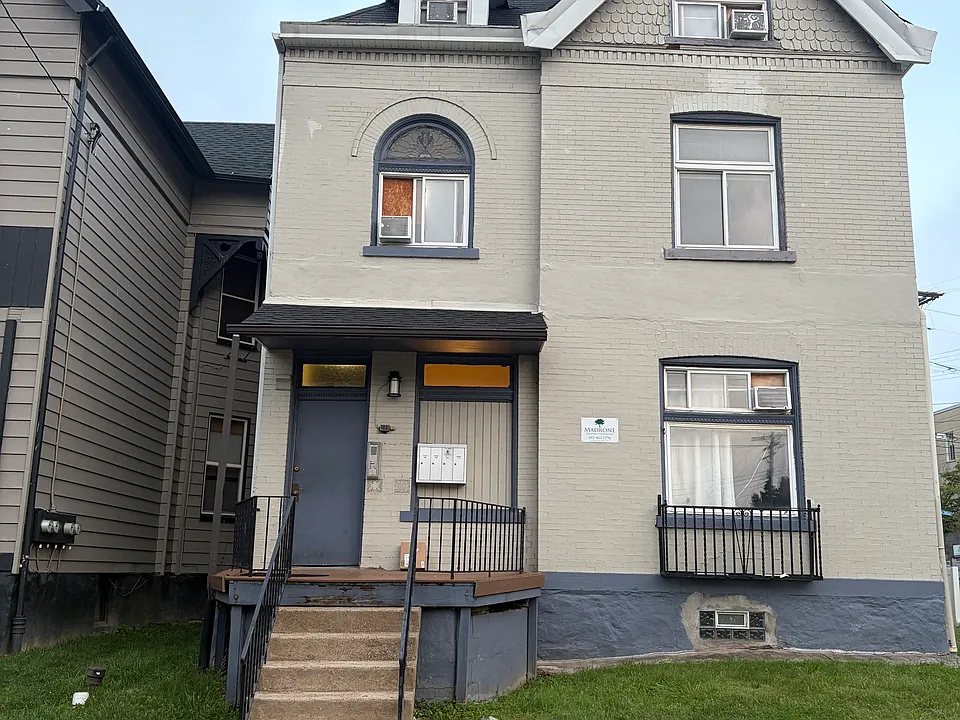 300 Amber St #3
