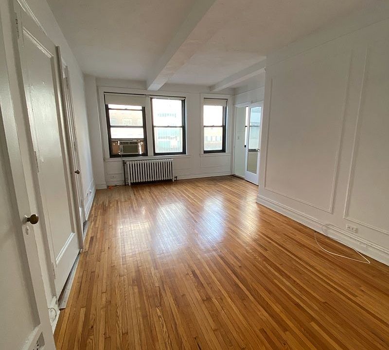 1st image of 457 W 57th St #1010