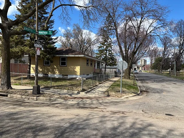 725 Grotto St N — Photo 13