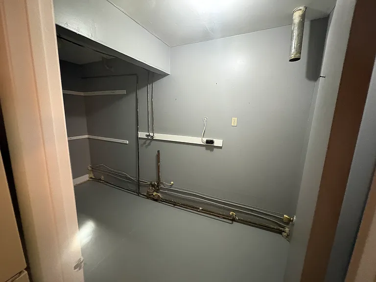 1126 Holcomb St #8 — Photo 5