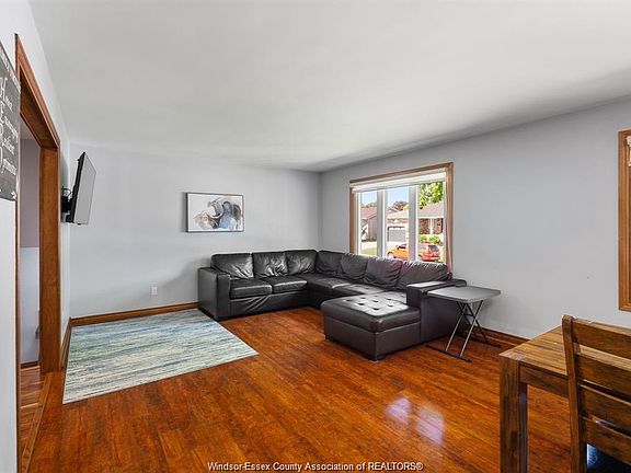 4th image of 36 Cherrywood Ave