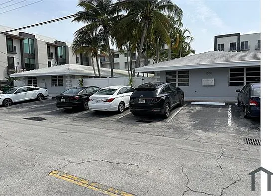 1030 N Victoria Park Rd — Photo 15