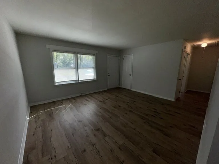 602 Camrose Dr — Photo 3
