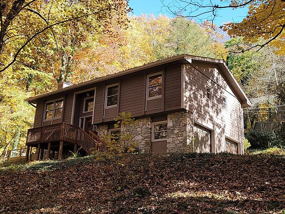 Lovely private home in the woods.