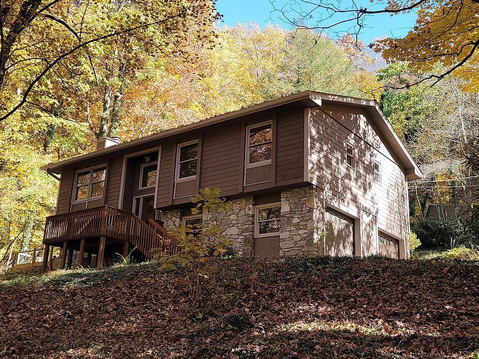 Lovely private home in the woods.