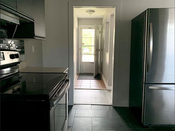 3rd image of 559 Riverdale Ave