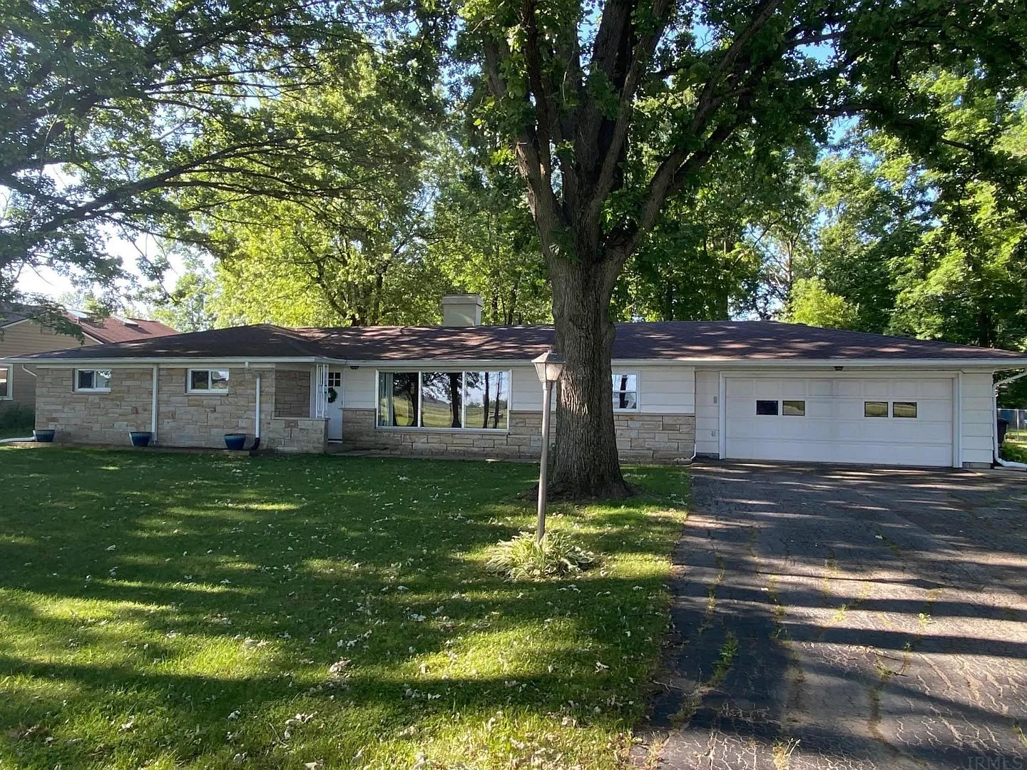 725 W Ludwig Rd photo 1