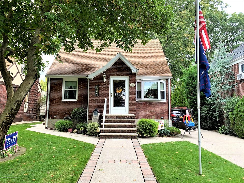 1st image of 555 College Ave
