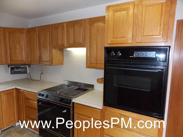 1617 Jones Ave NE — Photo 3