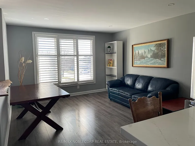 166 Collings Ave — Photo 3