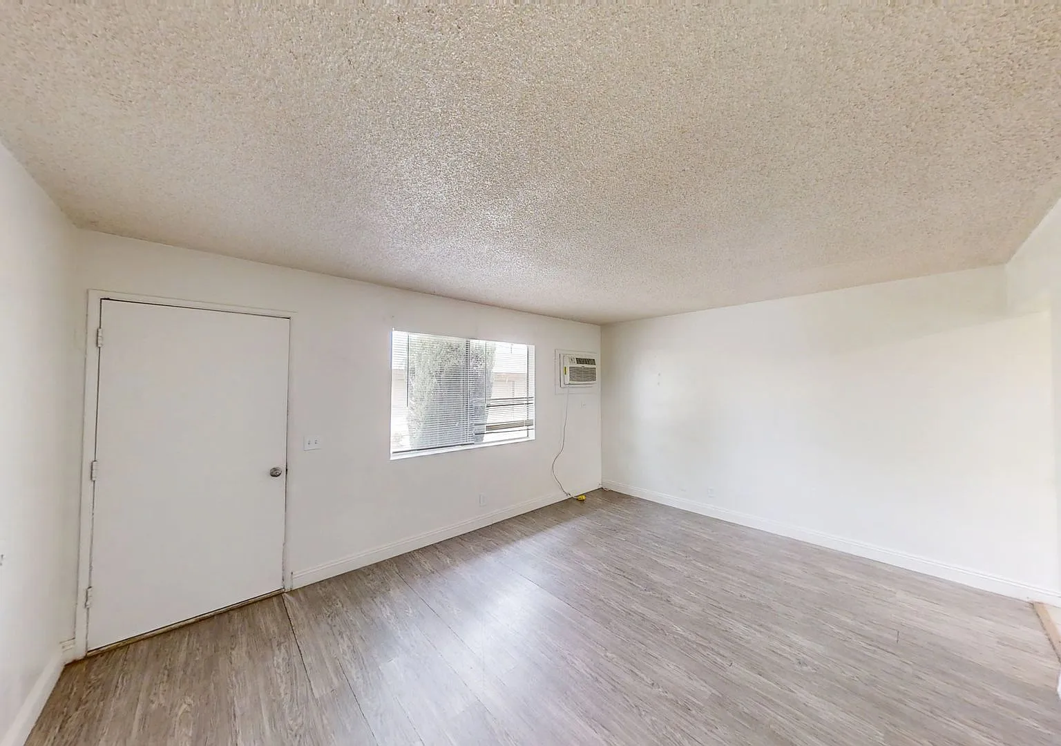 34261 Avenue J — Photo 2