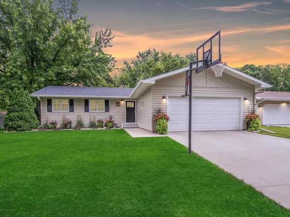 3608 11th St S, Fargo, ND 58104