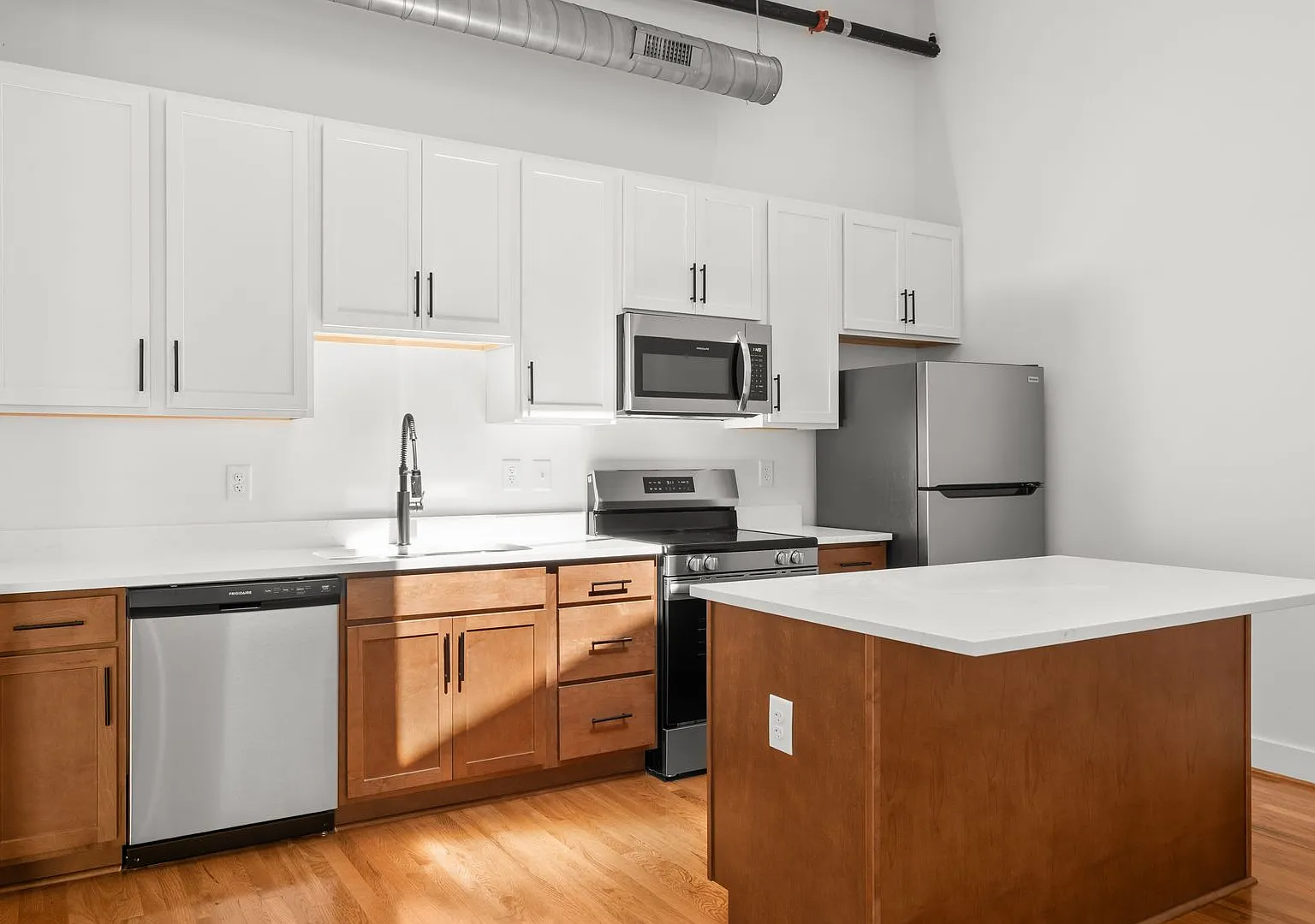 2033 W Broad St — Photo 3