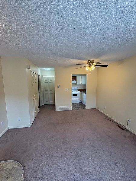 Calgary Townhouse for rent - 3 Bedrooms — photo 3