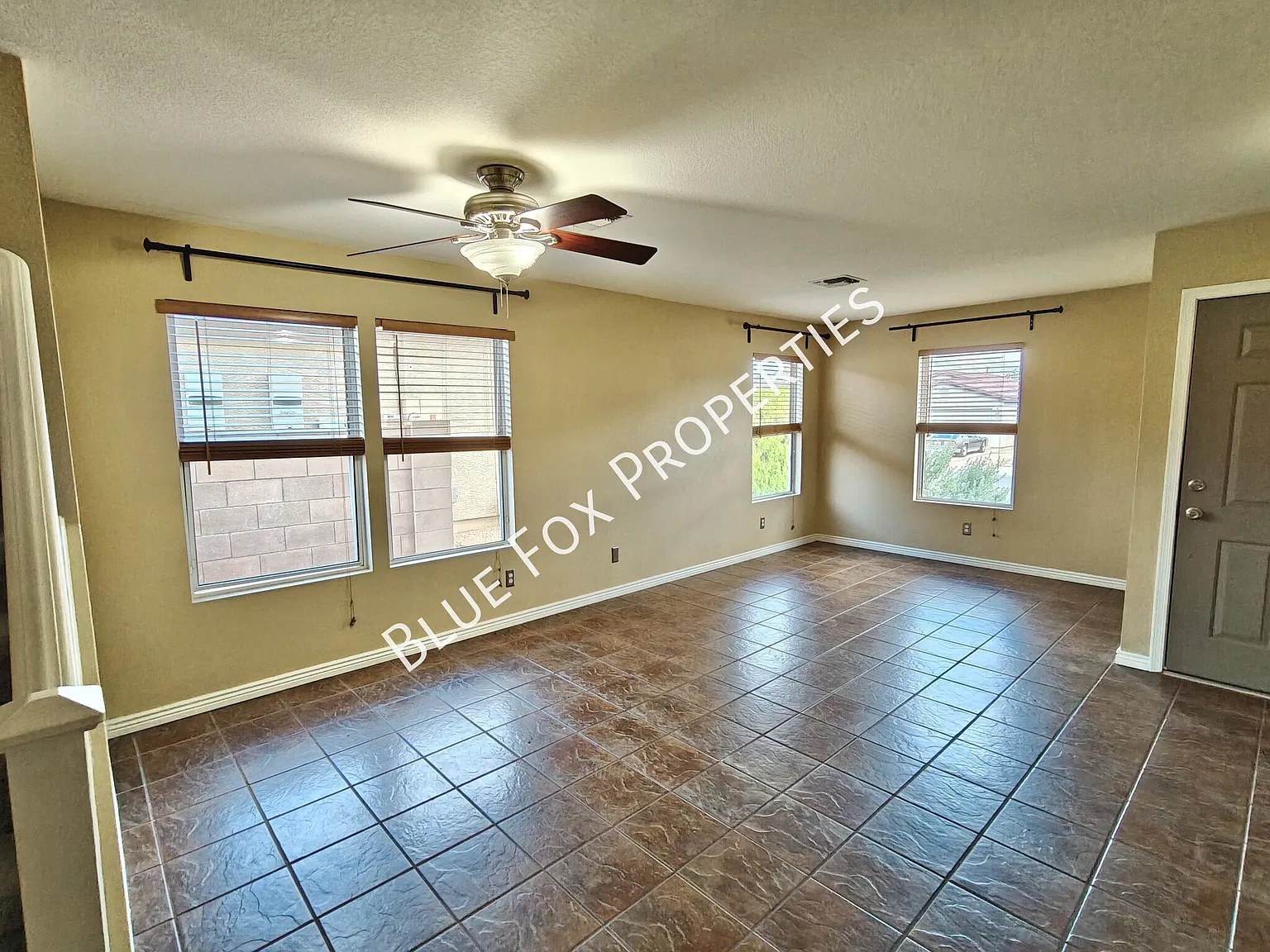 10069 N Blue Crossing Way — Photo 3