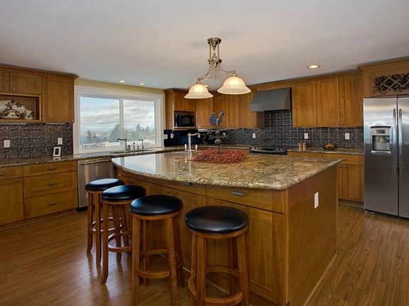Gourmet kitchen with upgrades & high end finishes! Enjoy granite top island, beautiful cabinetry, window bench & Sound views!