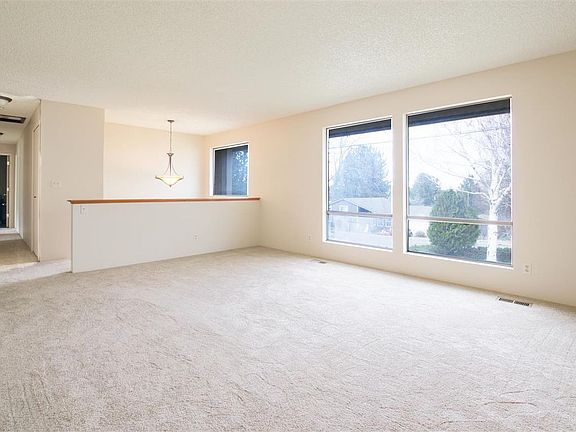 3rd image of 4175 Ironton Dr