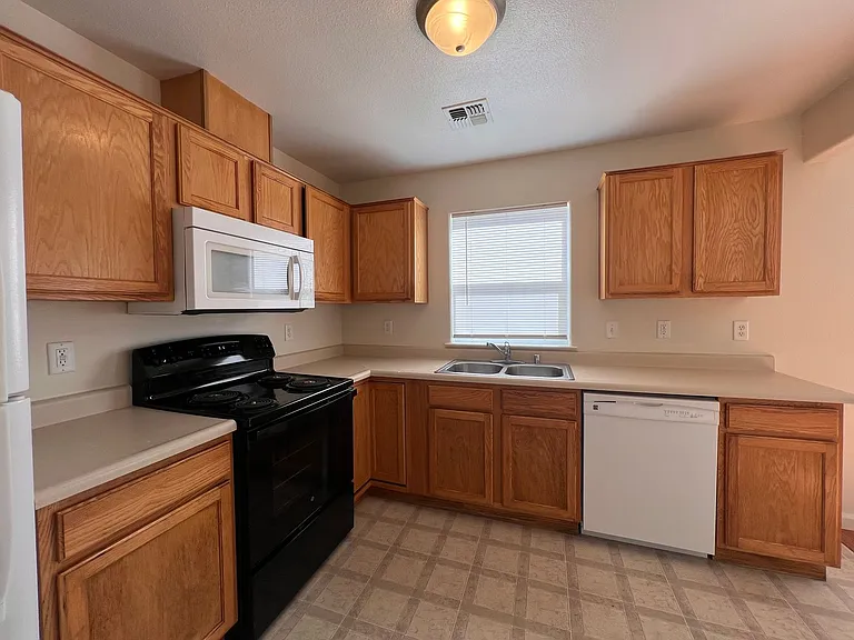 655 Sunny Lane — Photo 5