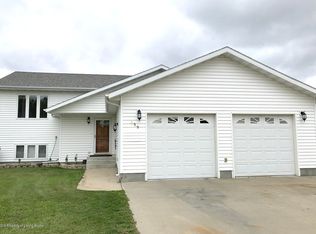 859 28th St W, Dickinson, ND 58601