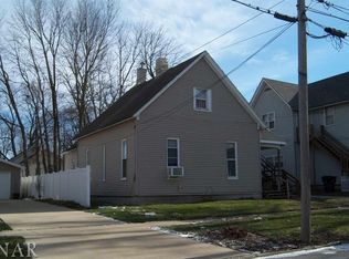 909 N Roosevelt Ave, Bloomington, IL 61701
