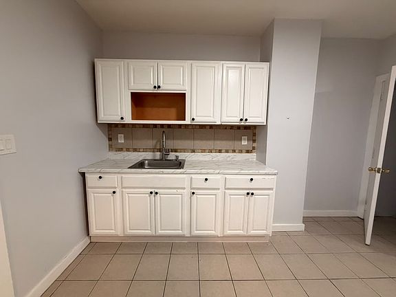 5th image of 164 Spring St #1L