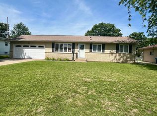 115 12th Ave, De Witt, IA 52742