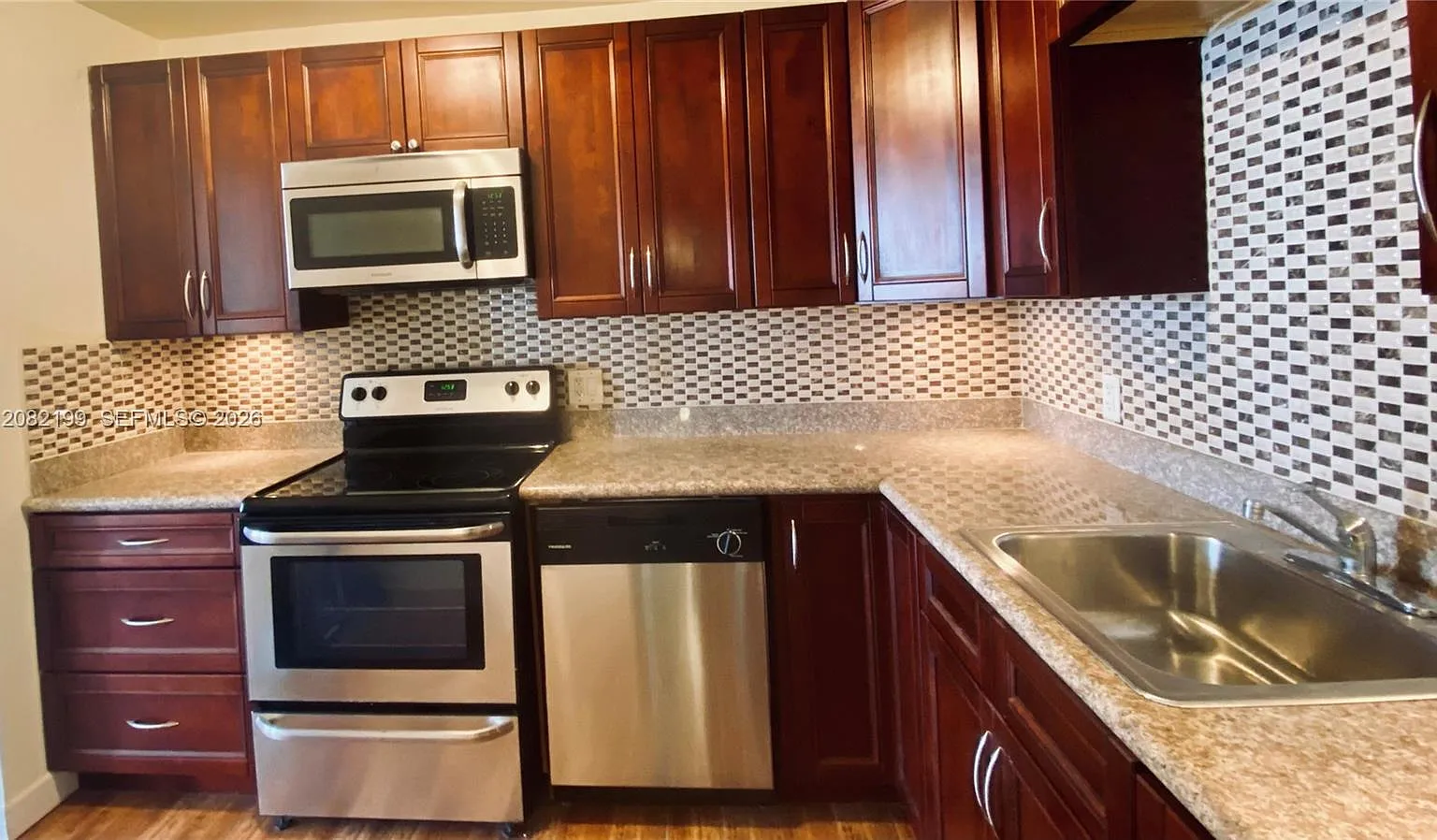 Crestview Towers Condo — Photo 2