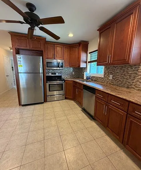 3173 Roxbury Ln — Photo 6