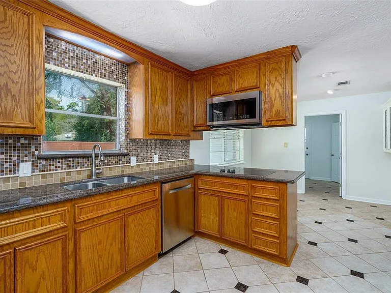 11602 Jaycreek Dr — Photo 7