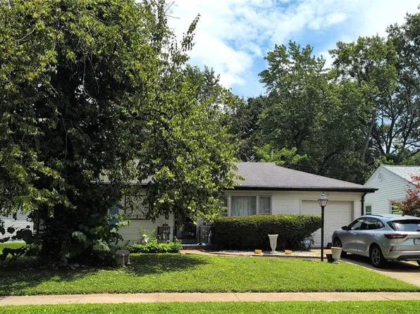 25 Godfrey Ln, Saint Louis, MO 63135