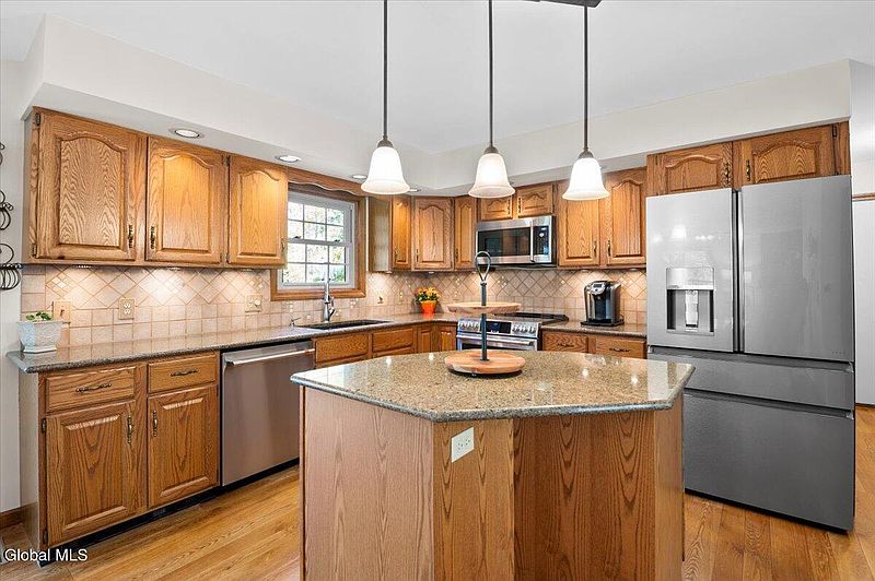 3rd image of 4 Terrace Road