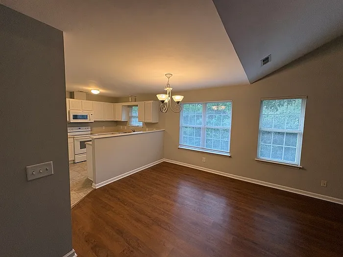3 bed, 2.0 bath, 1548 sqft, $1,475 — Photo 3