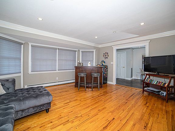 5th image of 1592 Wantagh Ave