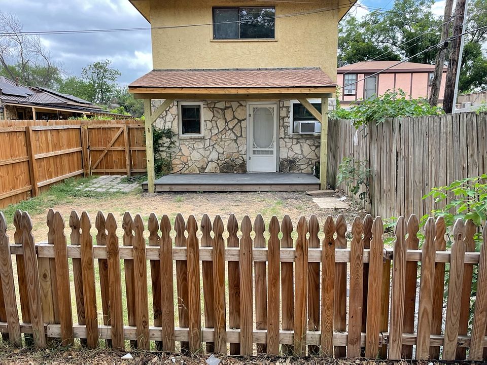 The casita's welcoming front porch as seen from private off-street parking