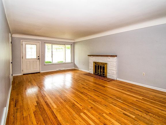 4th image of 1610 Robinway Dr