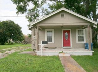 105 E Santiago St, Refugio, TX 78377