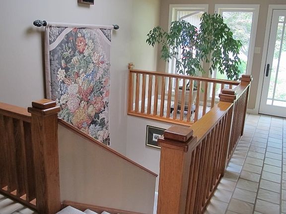 2nd image of 1445 Circle Crest Dr