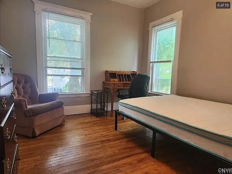 718 Clarendon St #2 — Photo 6