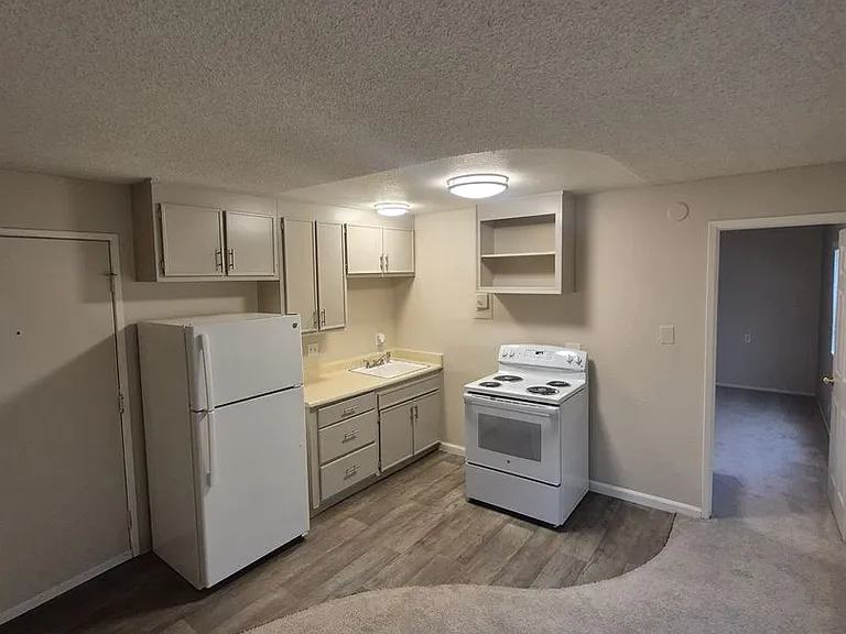 Boutique Apartments in Boulevard Park, Includes Gated, Covered Parking! — Photo 8